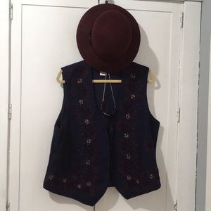 Lot 3 Wool Vest & Hat, Necklace Vintage Van Heusen